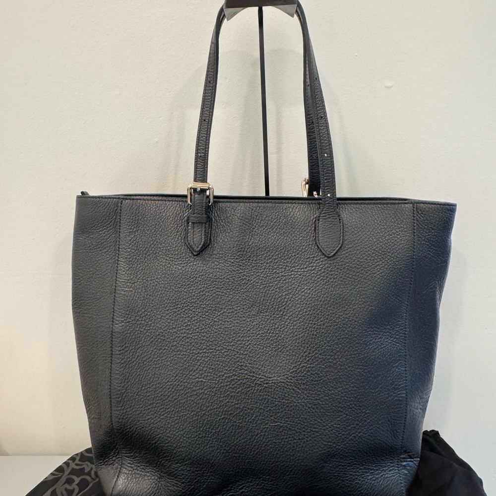 🚨FREE SHIPPING🚨 Versace Collection Black Leather Medusa Tote - Picture 4 of 8